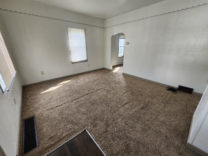 Building Photo - 308 Menoher Wy