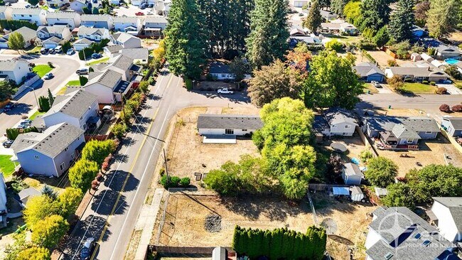 Building Photo - 8805 NE 90th Ave