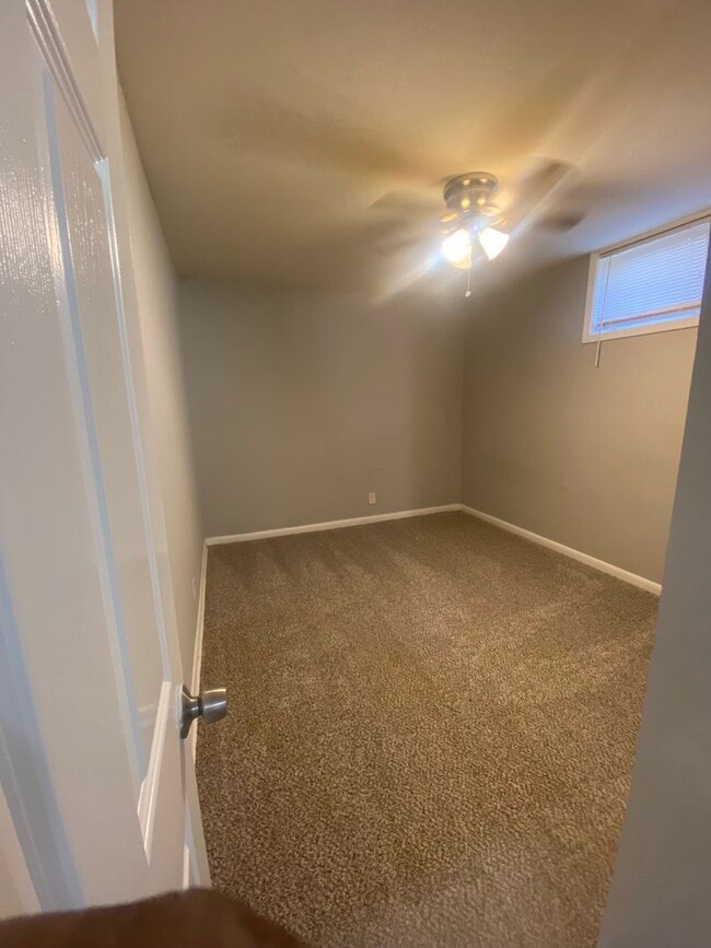 Building Photo - Newly Available 2 Bedroom/1 Bathroom(EAST ...