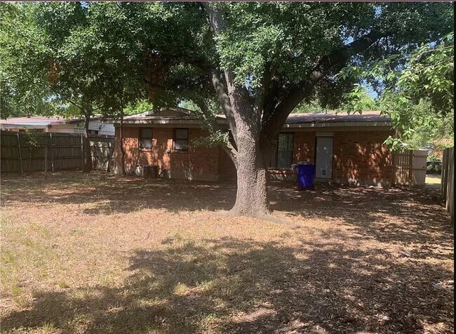 Building Photo - Great Rental in Farmers Branch, TX 75234