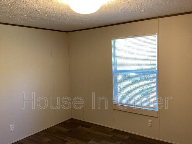Building Photo - 109 Shamrock Park Dr