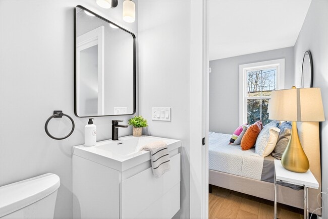 Building Photo - 584 Cambridge St