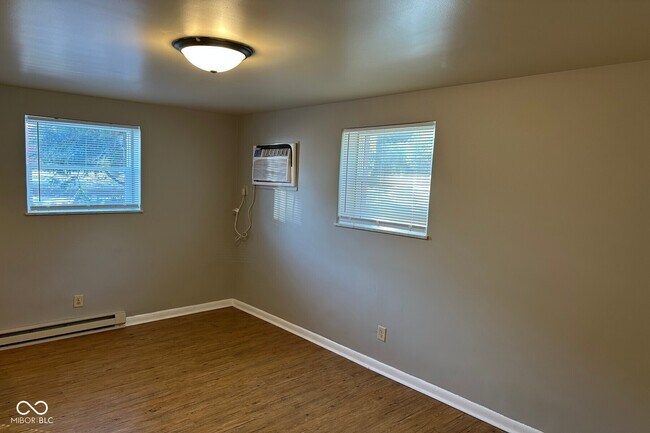 Building Photo - 4835 N Bolton Ave