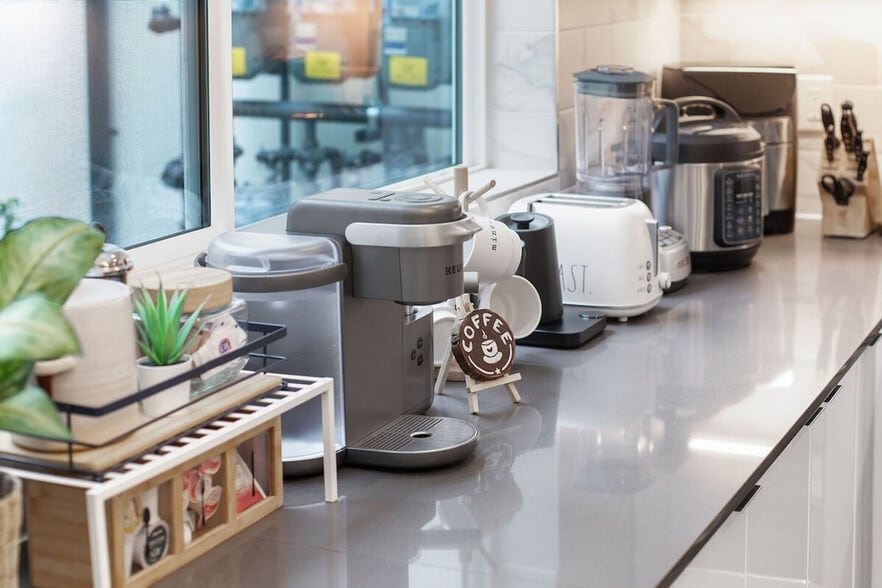 Building Photo - 628 10th Ave E