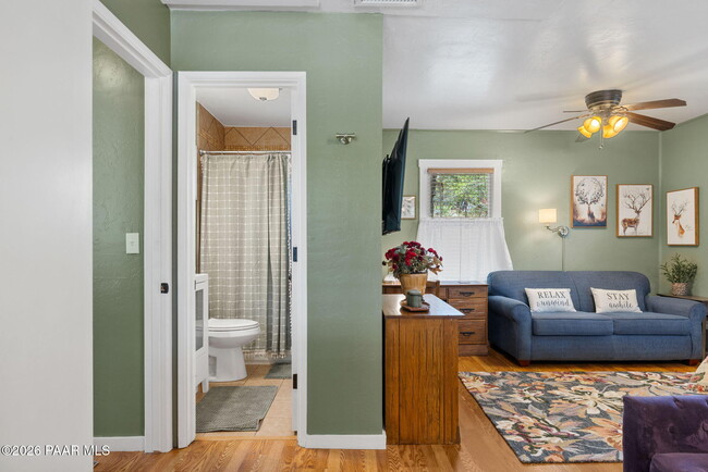 Building Photo - 805 Canyon Dr