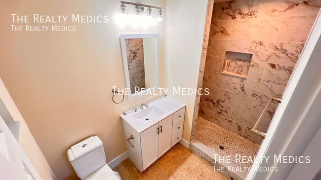 Building Photo - 4709 Redfern Dr