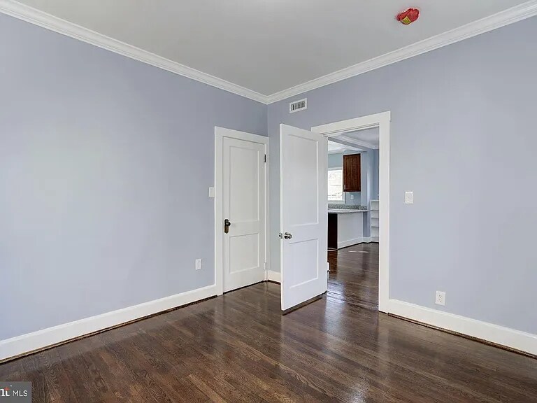 Building Photo - 811 Thayer Ave