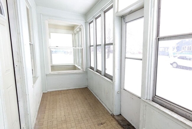 Building Photo - 1241 7th St