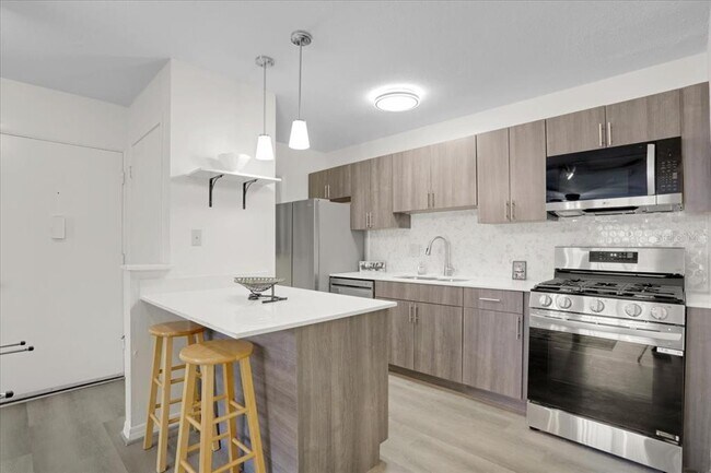 Building Photo - 1700 SW 16th Ct
