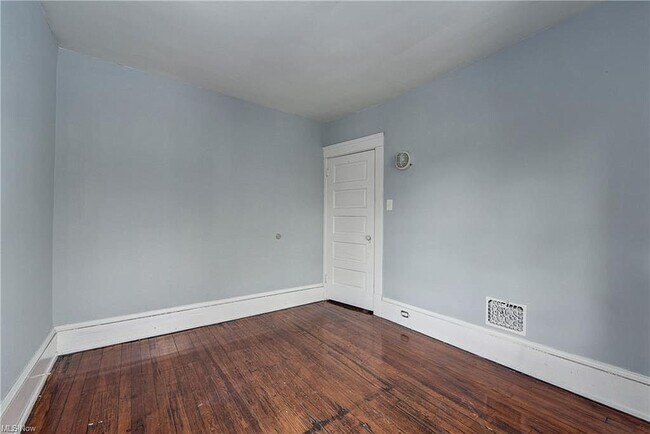 bedroom - 1377 Cove Ave