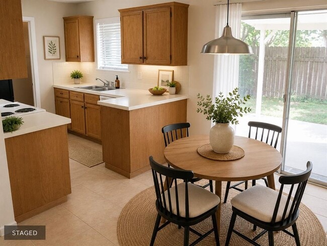 Building Photo - 902 Quartz Ct