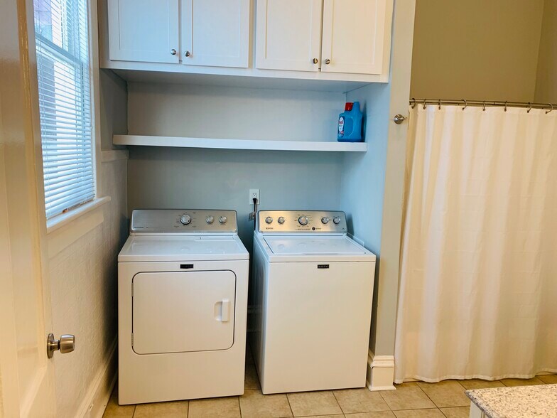 Building Photo - 903 Montgomery St