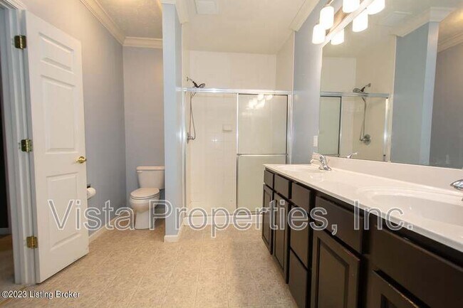 Building Photo - 2704 Bradford Commons Dr