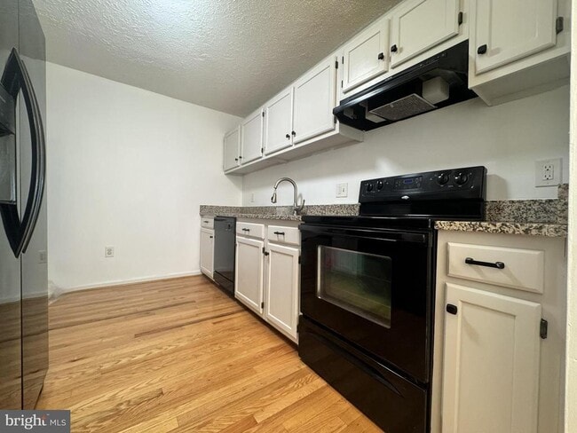 Building Photo - 16318 Brooktrail Ct