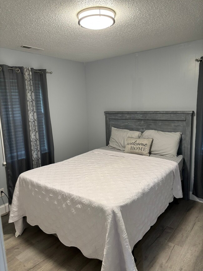 Building Photo - 279 Noles Dr