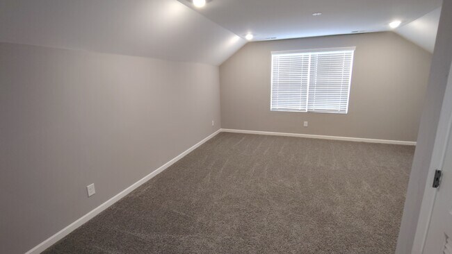 Building Photo - 3734 Rivermont Wy