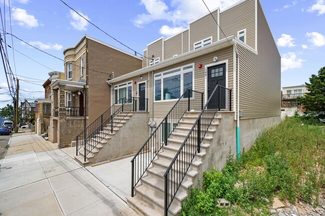 Primary Photo - 1400 9th St