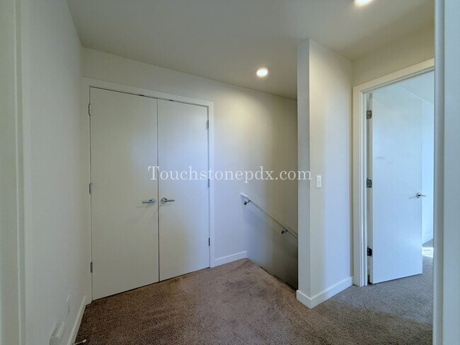 Building Photo - 2nd MONTH RENT FREE! Modern 2 Bedroom, 1.5 Bathroom Apartment