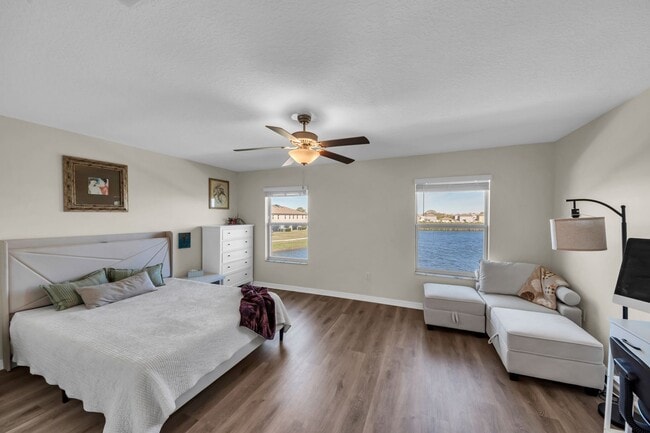 Building Photo - 736 Royal Empress Dr