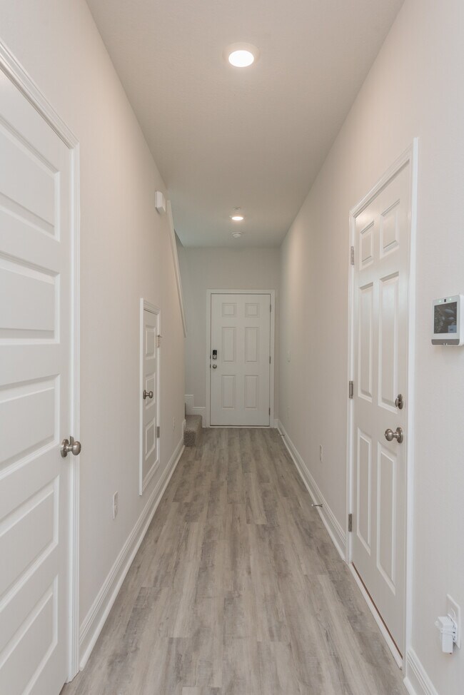 Building Photo - 8706 Meadow Flower Ln
