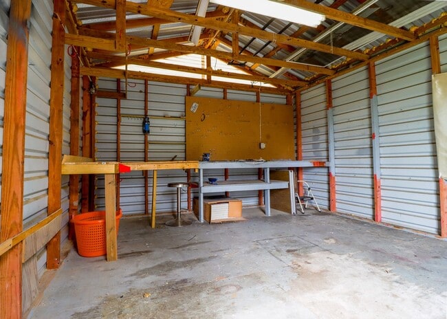 Building Photo - 2 Bed/1 Bath House