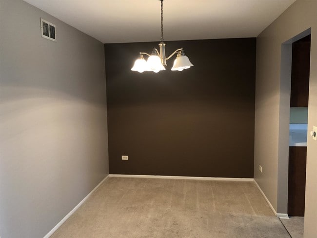 Building Photo - 37 Creekside Cir