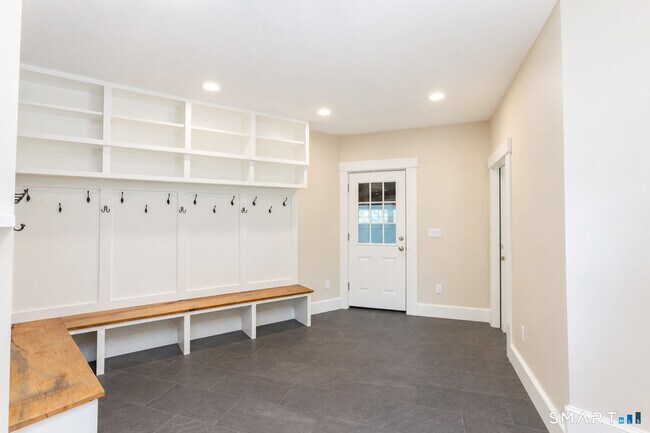Building Photo - 50 Fox Den Rd