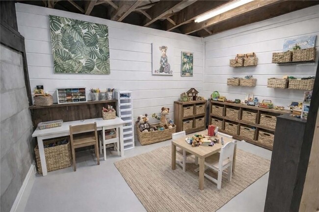 Building Photo - 389 6th St NE