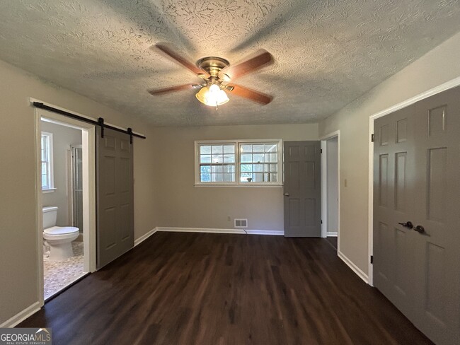 Building Photo - 2000 Forest Dr