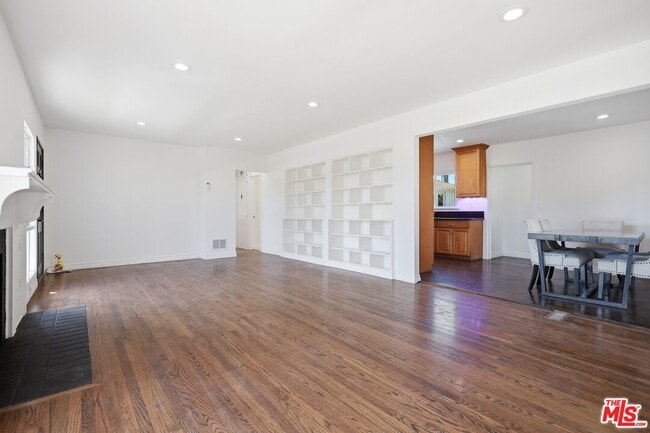 Building Photo - 9741 Alcott St