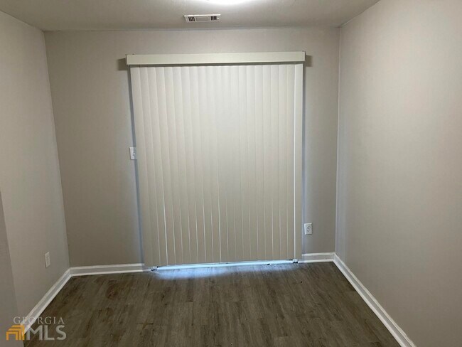 Building Photo - 907 Silverwood Dr