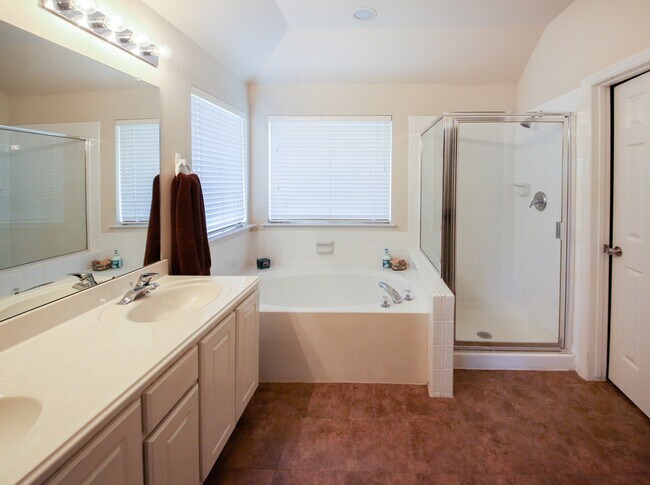 Building Photo - 19 Grand Bayou Pl