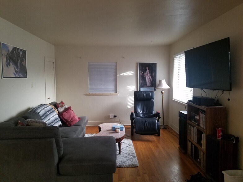 Living room left - 521 Harrison St