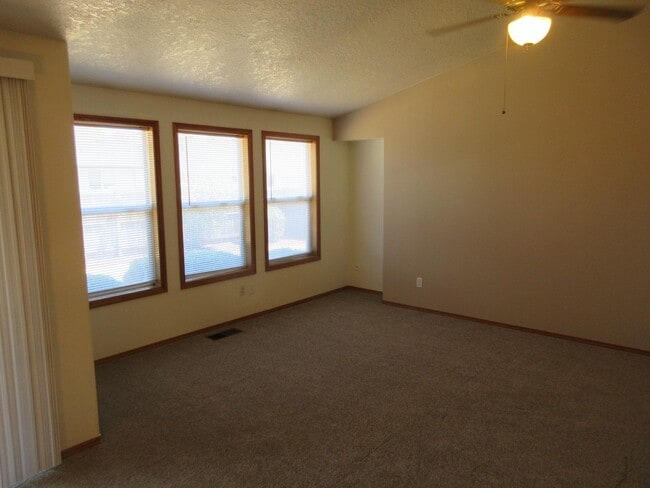 Building Photo - Three Bedroom Home in Keizer on Cul-de-sac