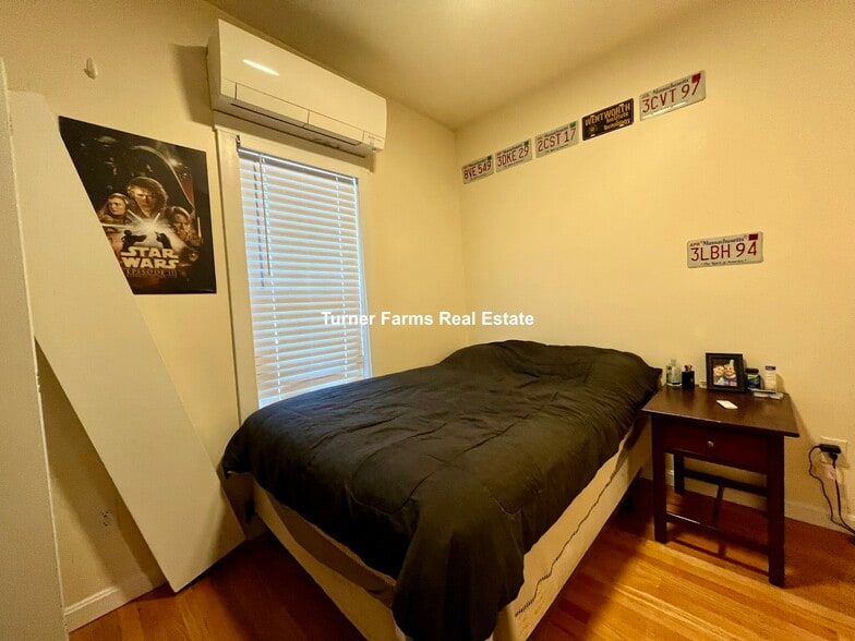 Building Photo - 525 E 3rd St