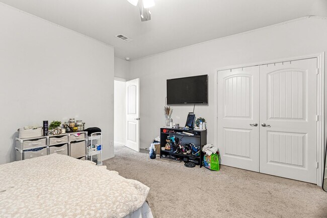 Building Photo - 7312 La Escolara Ranch Rd