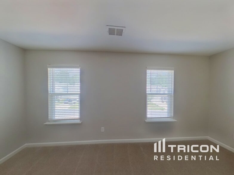 Building Photo - 200 Spring Knoll Dr