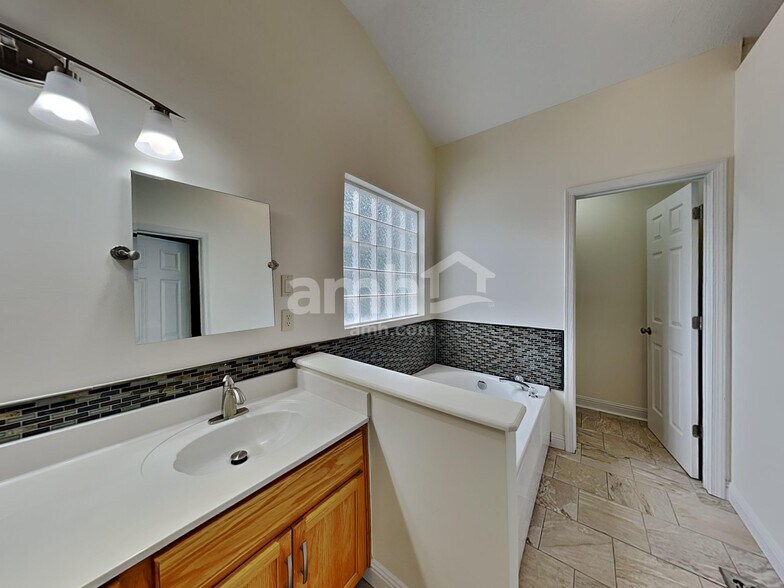 Building Photo - 408 Jameswood Ct