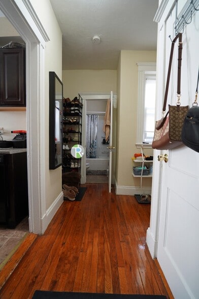 Primary Photo - 228 Kelton St