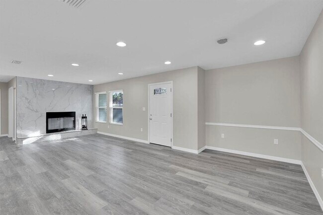 Building Photo - 855 S Holmes Blvd