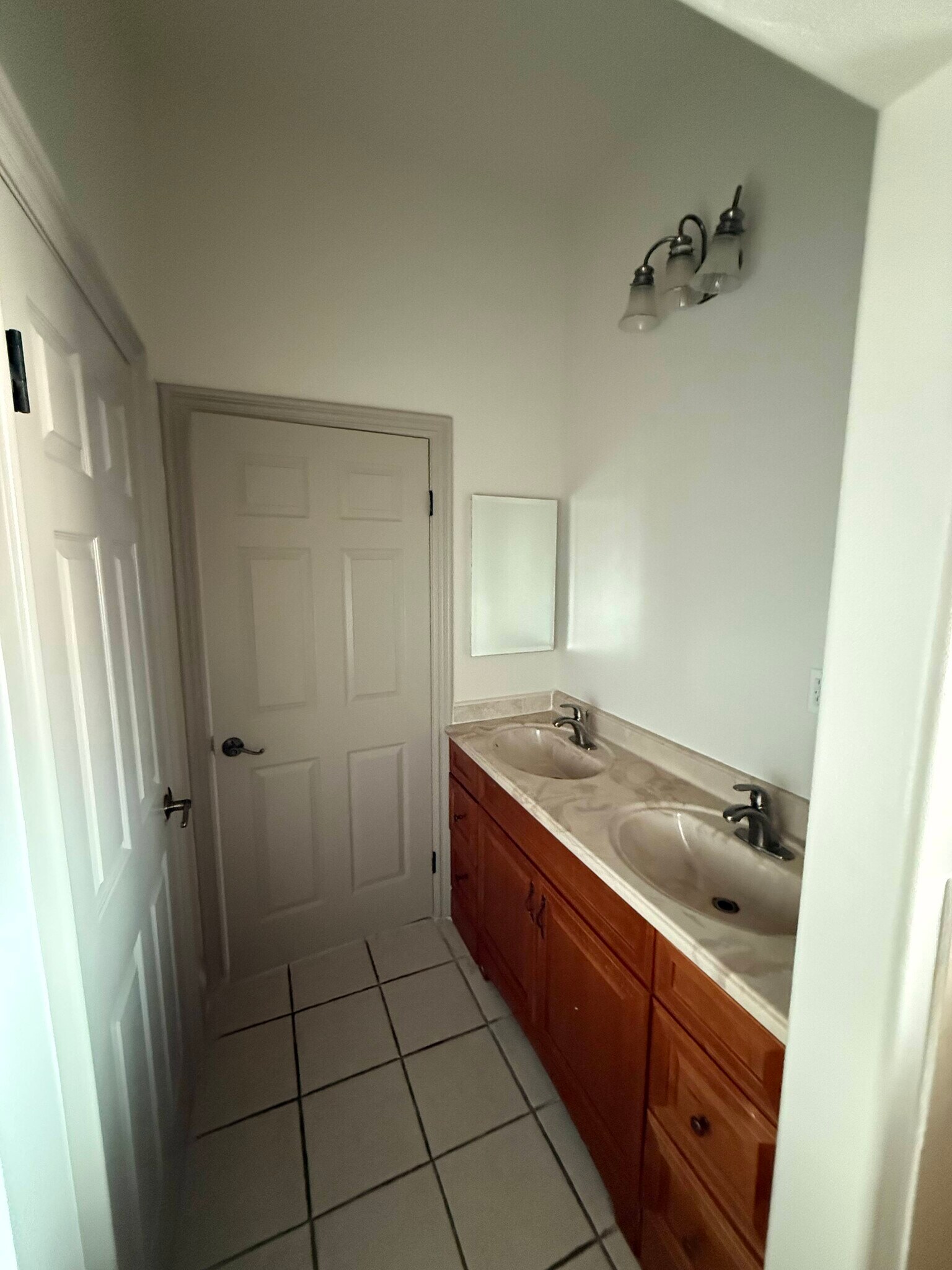 Building Photo - 1645 W 36th Pl