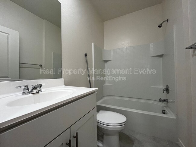 Building Photo - 19434 W Hazelwood St