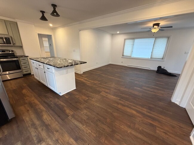 Building Photo - 2 Bedroom 2 Bath Brick rental home in Western Alamance county Fenced Yard 30x40 Garage custom Kit...