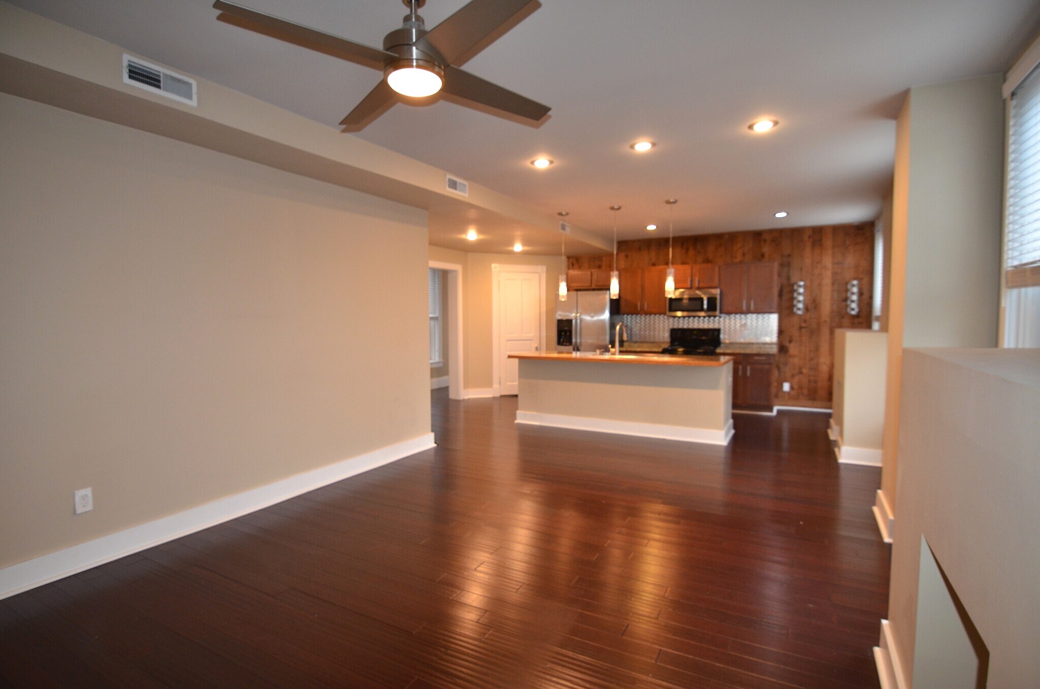 Building Photo - 2352 Kemper Ln