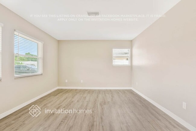 Building Photo - 10582 Jane Eyre Dr