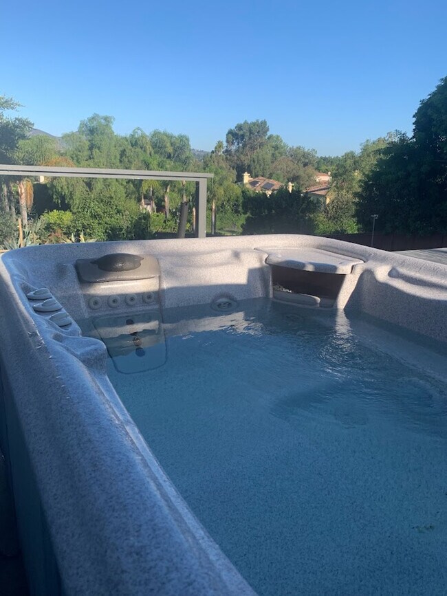 Building Photo - 1548 W Via Rancho Pkwy