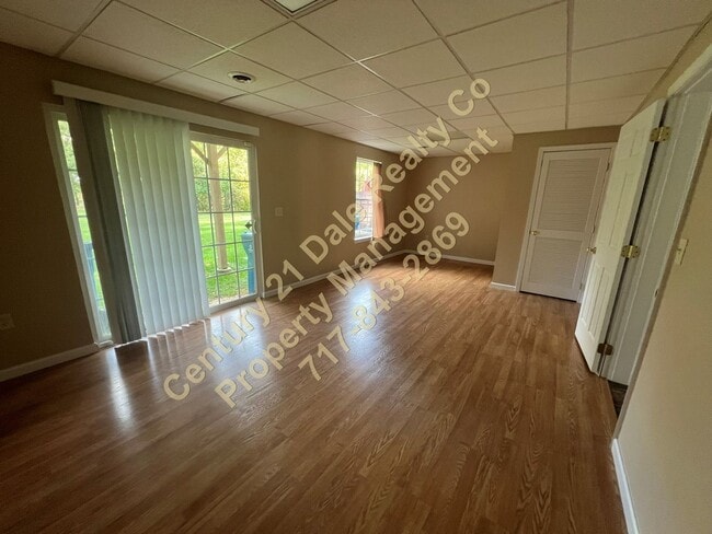 Building Photo - Beautiful 3 BR, 2.5 Bath home in Woodcrest Hills Condo located in Central York School District