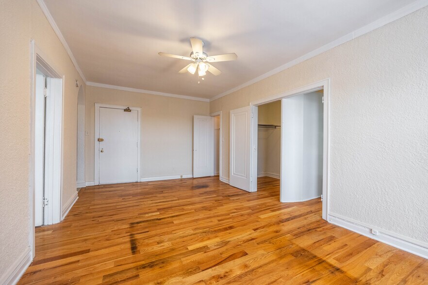 Building Photo - 4828 N Damen Ave