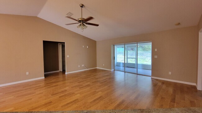 Building Photo - Citrus Springs 4/2/2