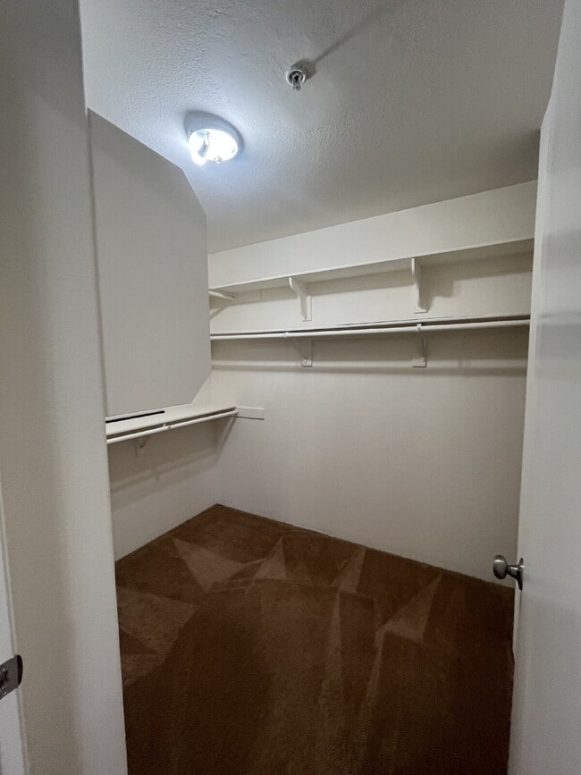 Building Photo - "Charming 3-Bed, 2.5-Bath Home in Oxnard –...